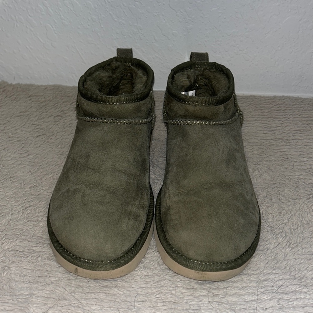 Mini women’s Uggs